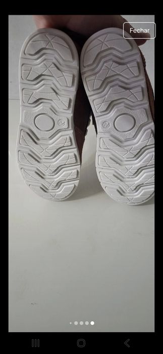 Sapatos camurça castanhos