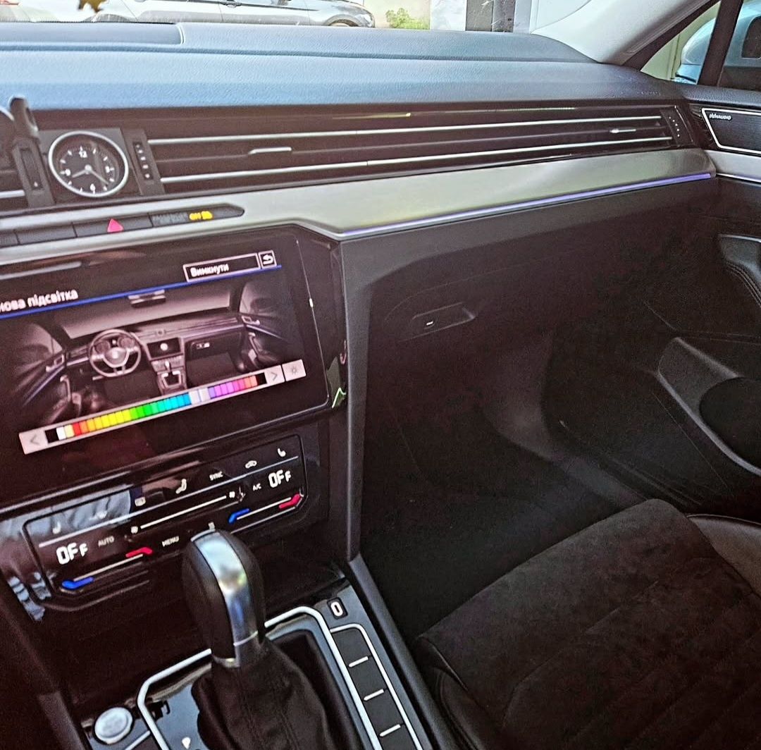 Оригінальний комплект декору VW Passat B8 з амбієнт RGB підсвіткою