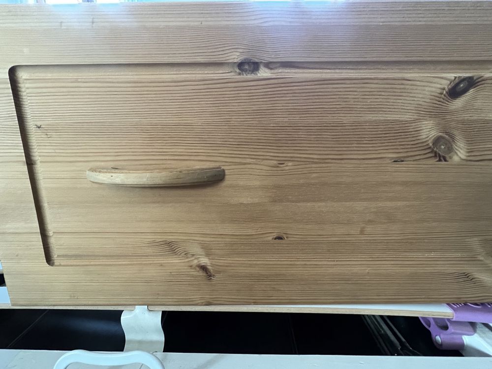 Drewniana rama łóżka 180x200 z szufladami