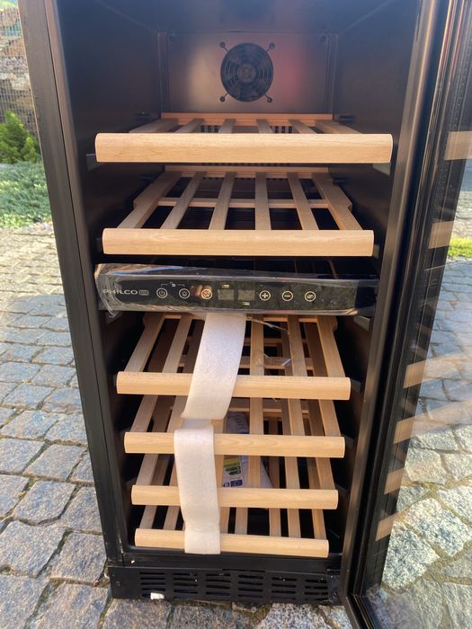 Винна шафа Philco PW 32 GD