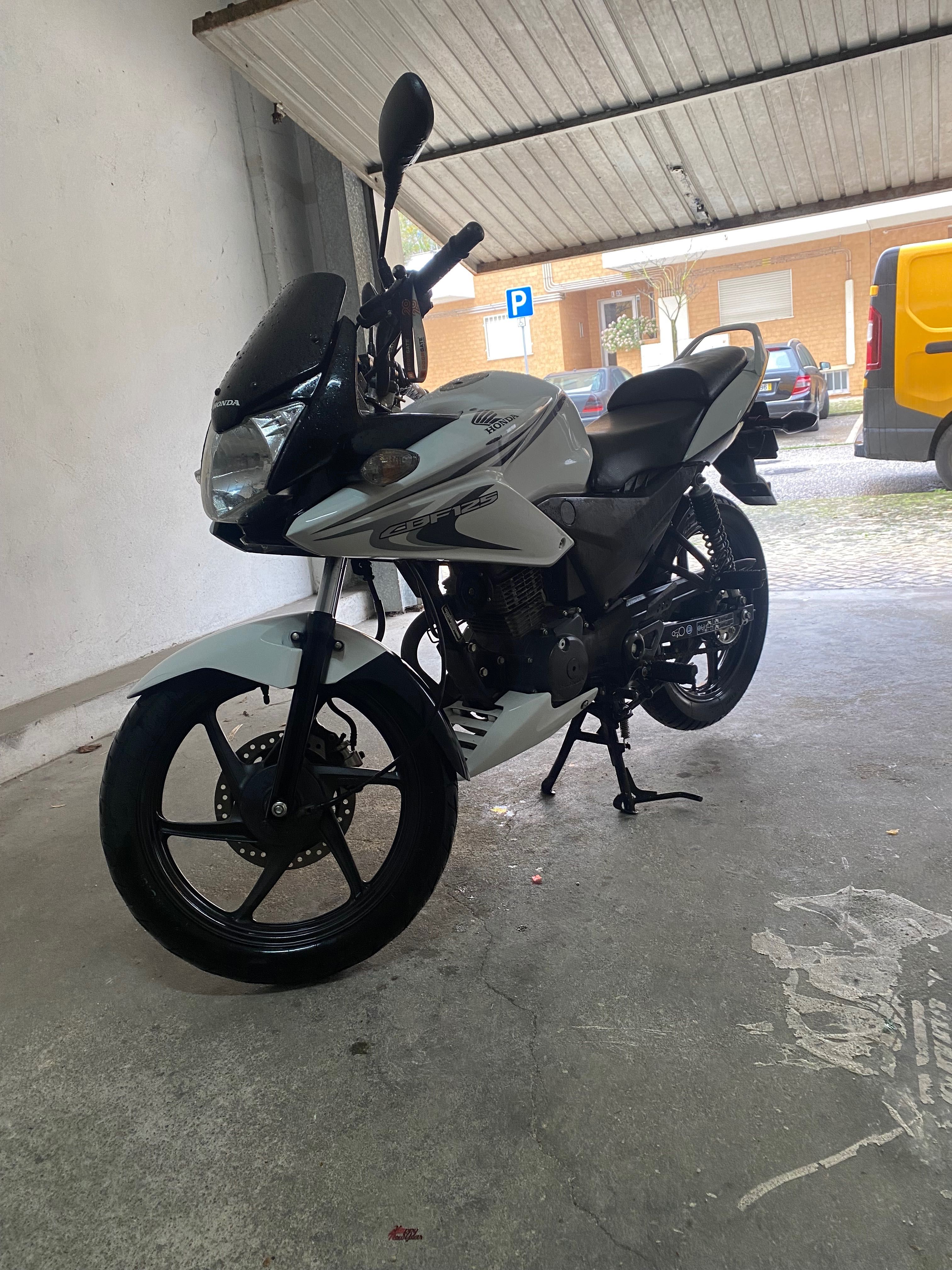 Moto Honda CB125F