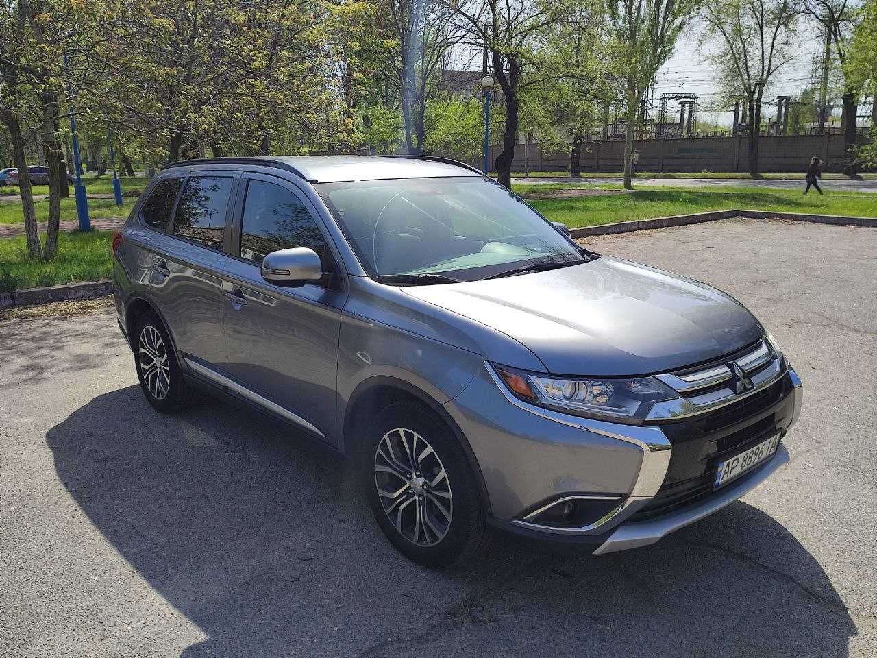 Mitsubishi Outlander SEL 2016 Кожа / 7 мест