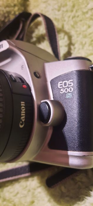** Canon EOS 500
