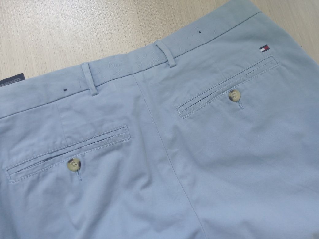 Materiałowe spodnie męskie Tommy Hilfiger W31/34L. Okazja oryginalne