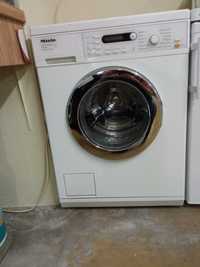 Máquina de lavar roupa da marca Miele