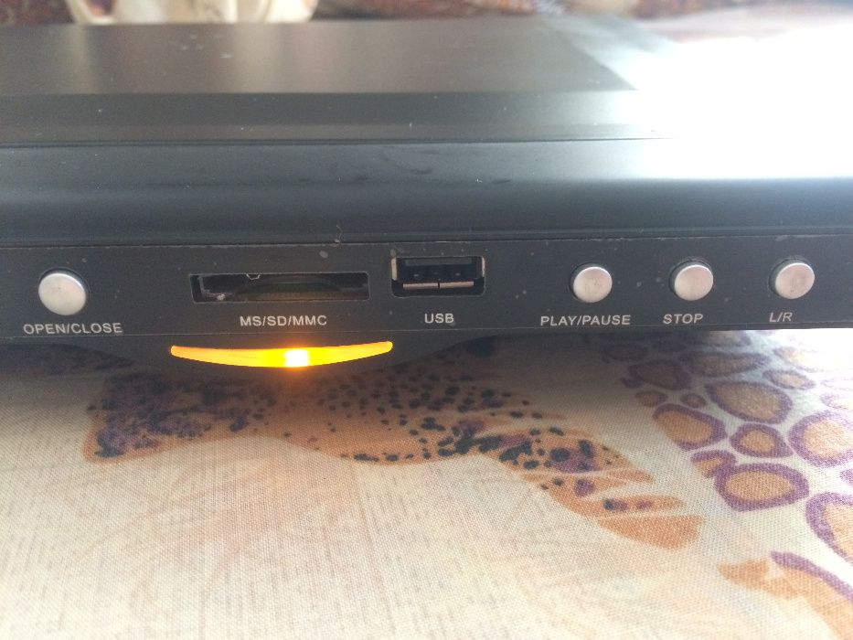 Якісний ДВД плеєр з ЮСБ портом DVD Player DENVER в робочому стані.