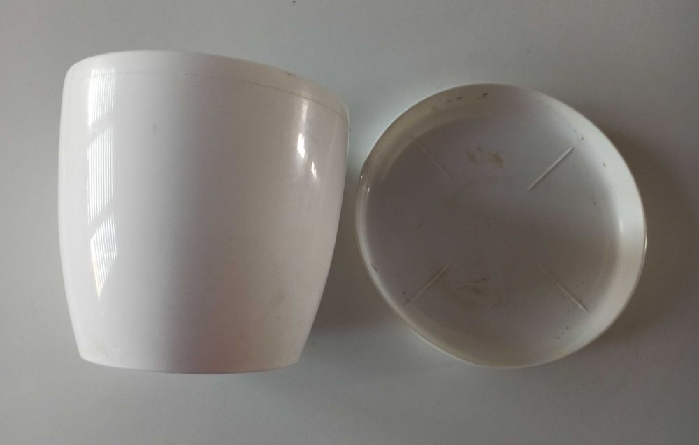 biała doniczka osłonka 13,5 cm + podstawka 19 cm Prosperplast