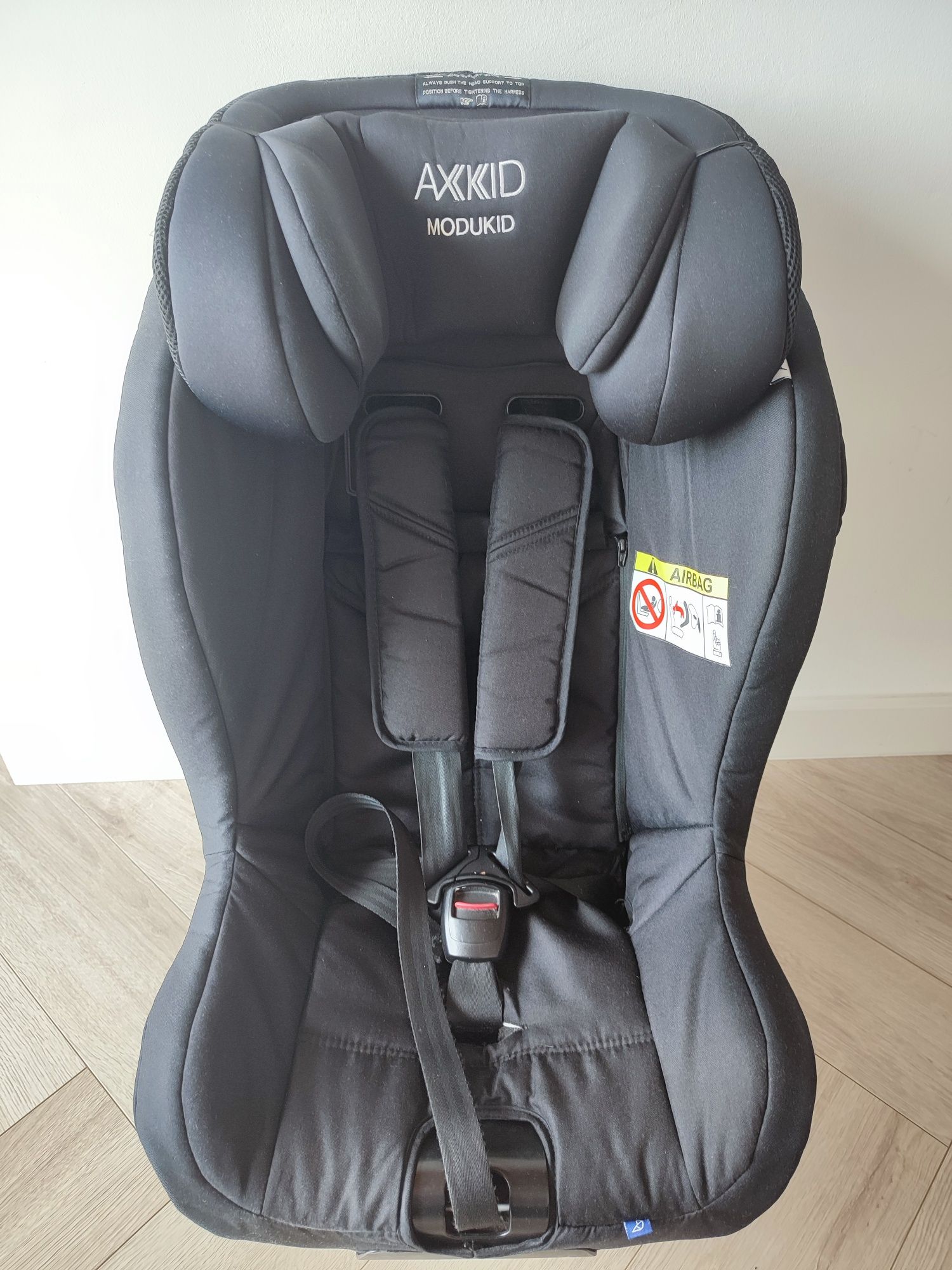 Fotelik AXKID MODUKID czarny ISOFIX do 9-18kg lub 61-105cm