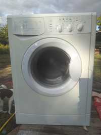 Пральна машина Indesit wisl105x