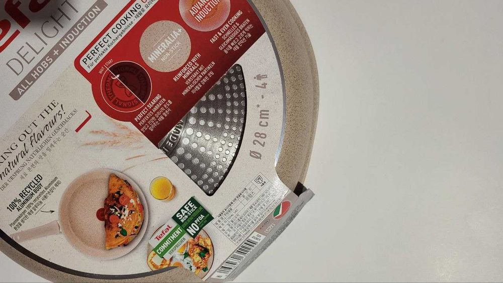 Сковорода Tefal Delight 28 см з маленьким дефектом
