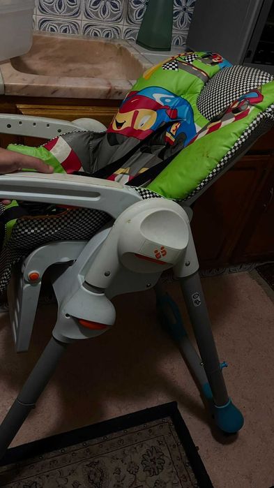 Cadeira de refeições para bebê.