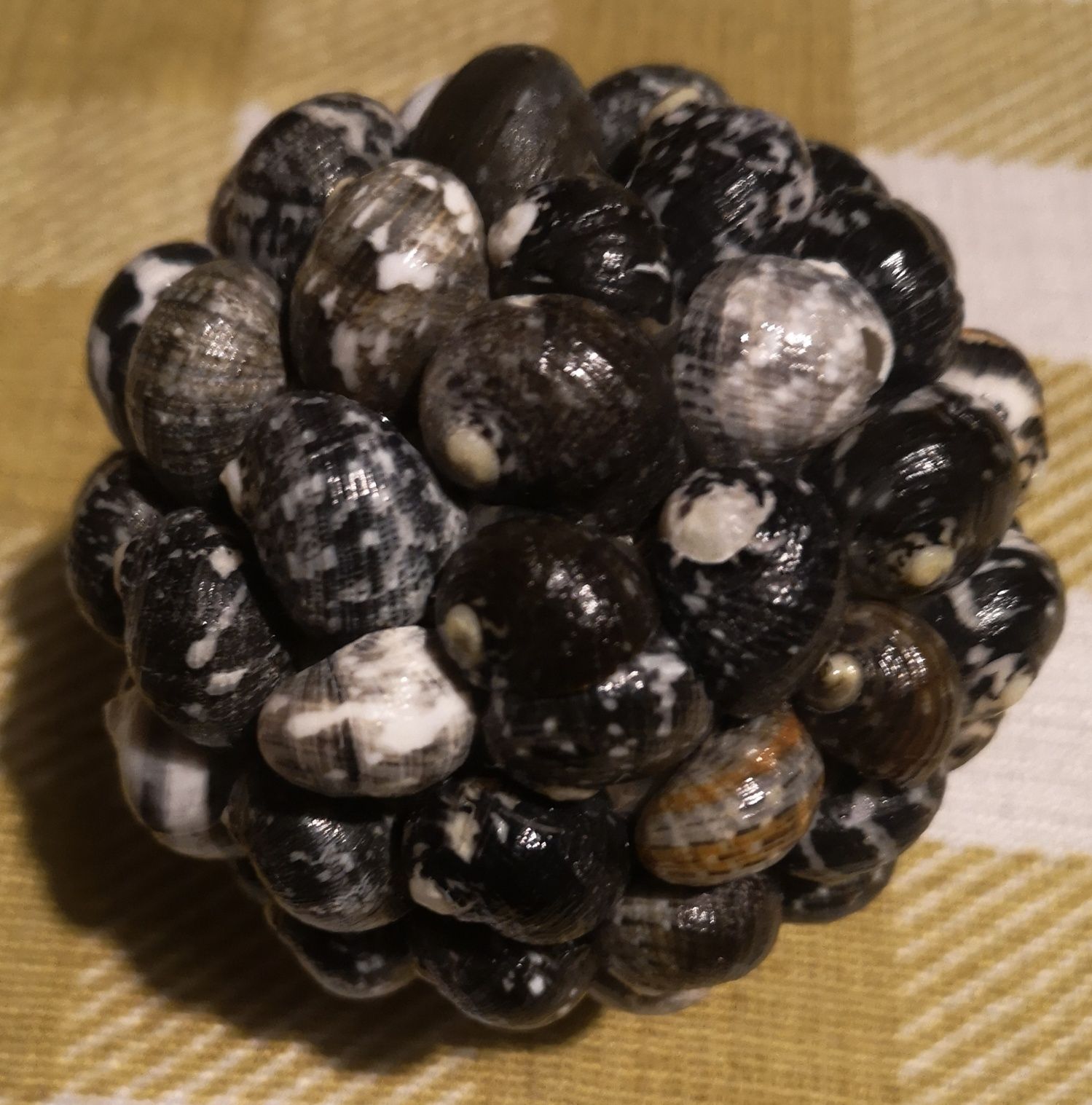 Kula ozdobiona muszelkami średnica 6cm