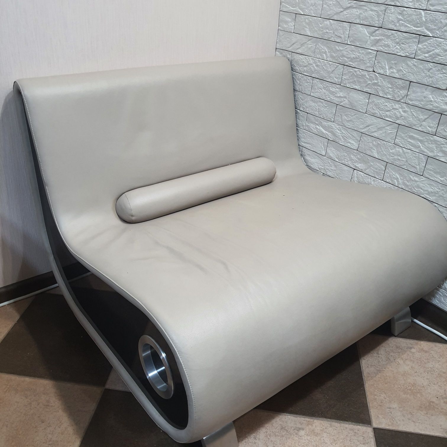 Продам диван и кресло кожа (кожзам) Киев