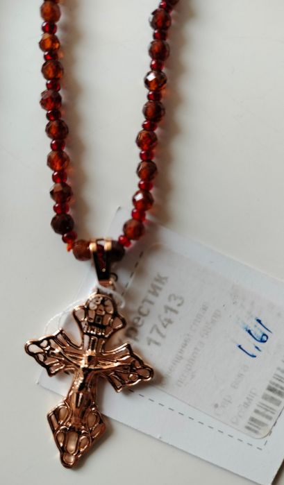 Крестик в позолоте на жгутике, бусах Новый