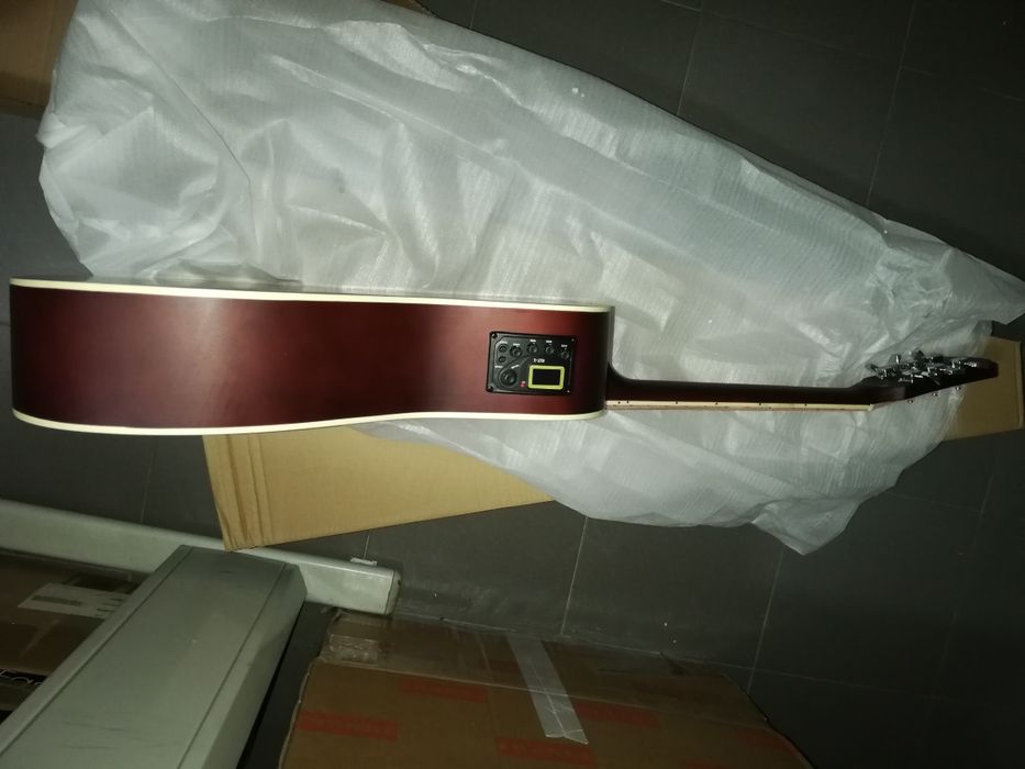 Guitarra western eletrificada