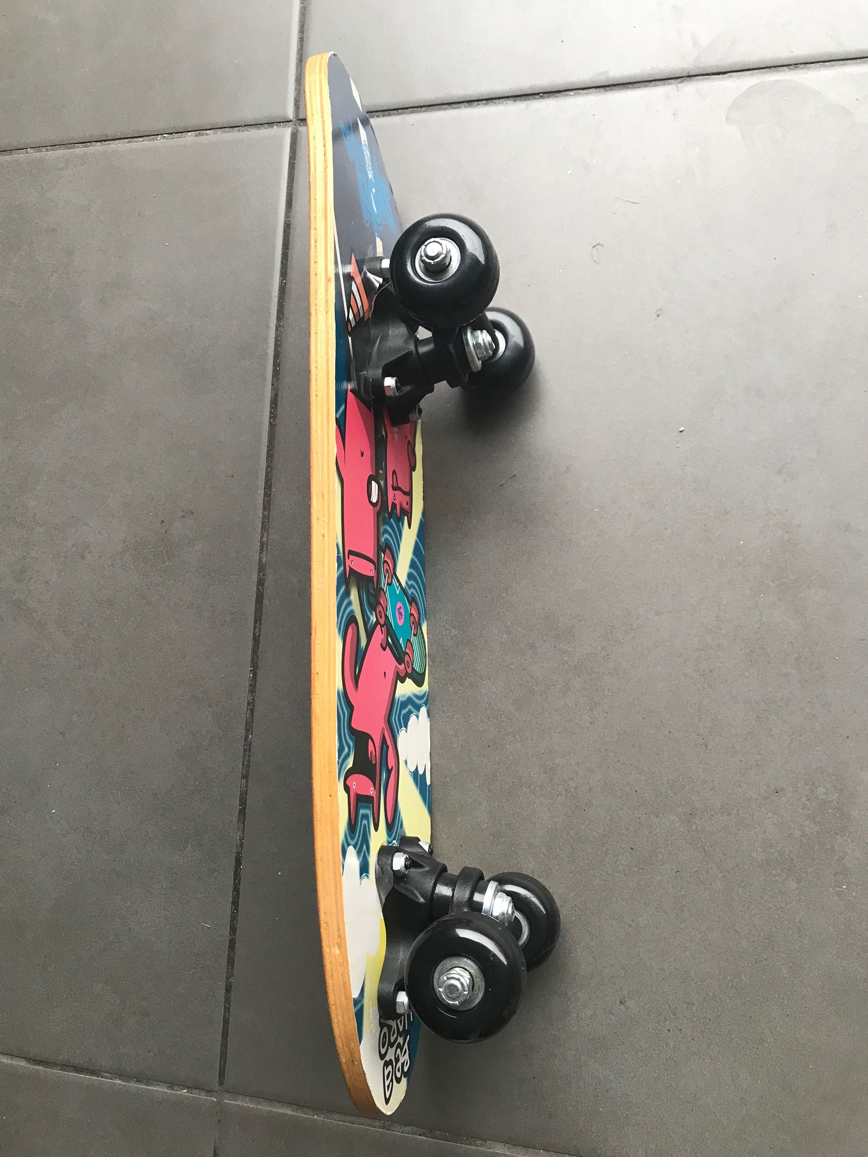 Skate marca Deeply