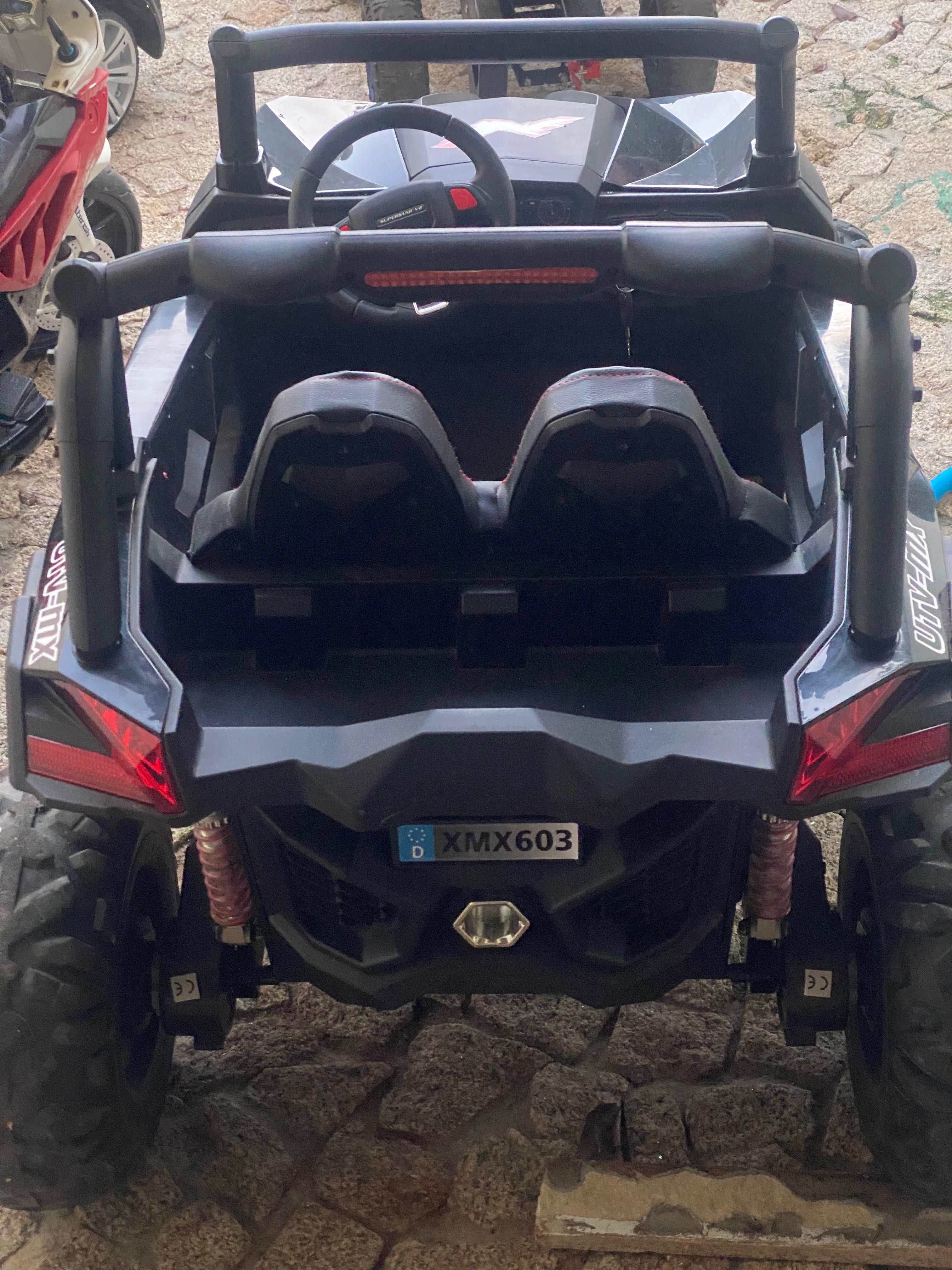 Carro/ brinquedo/mota eletrico