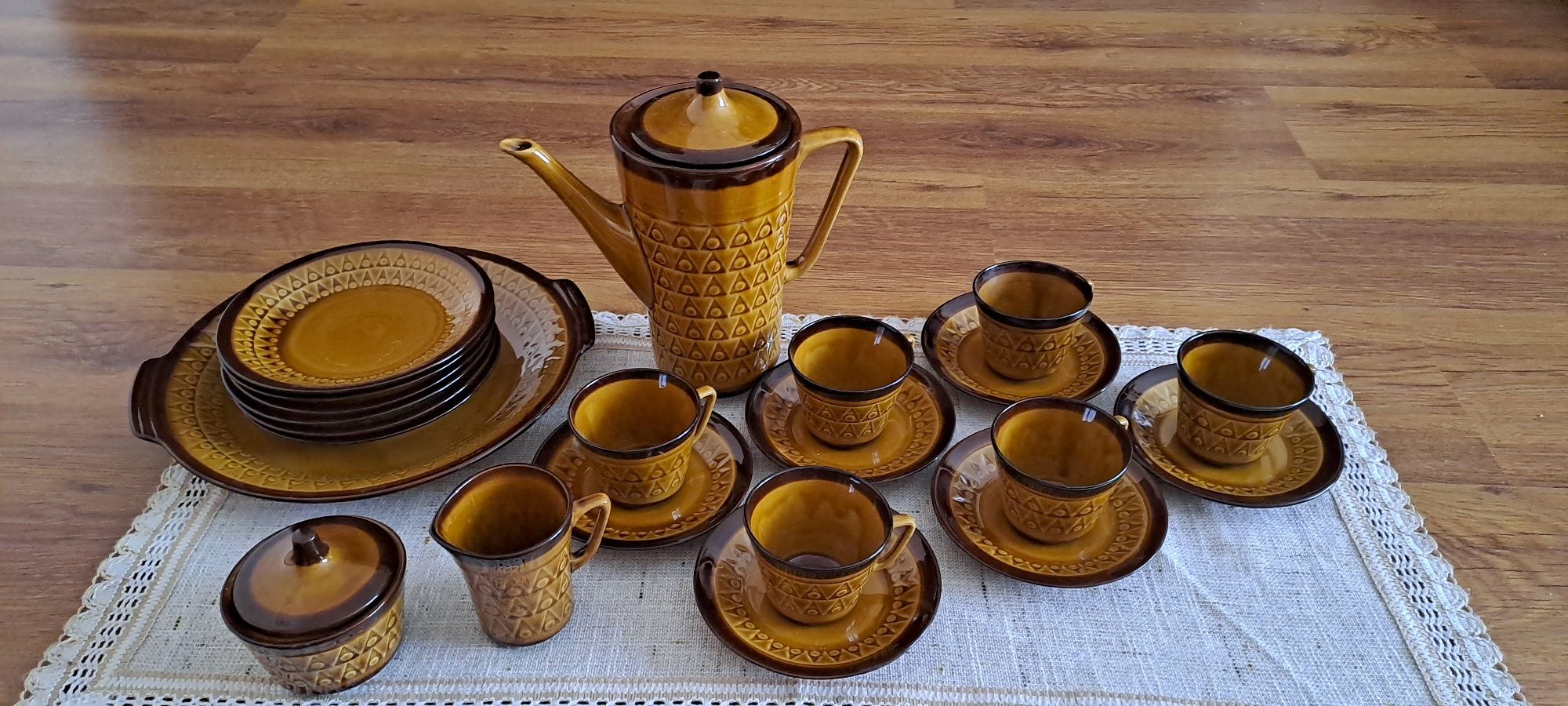 Serwis kawowy/herbaciany 6 oś. Porcelana.  Chodzież