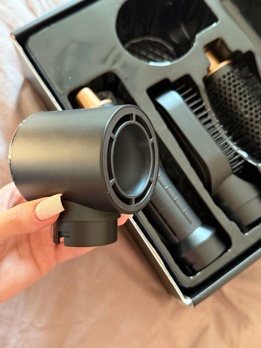 Фен з насадками для укладання