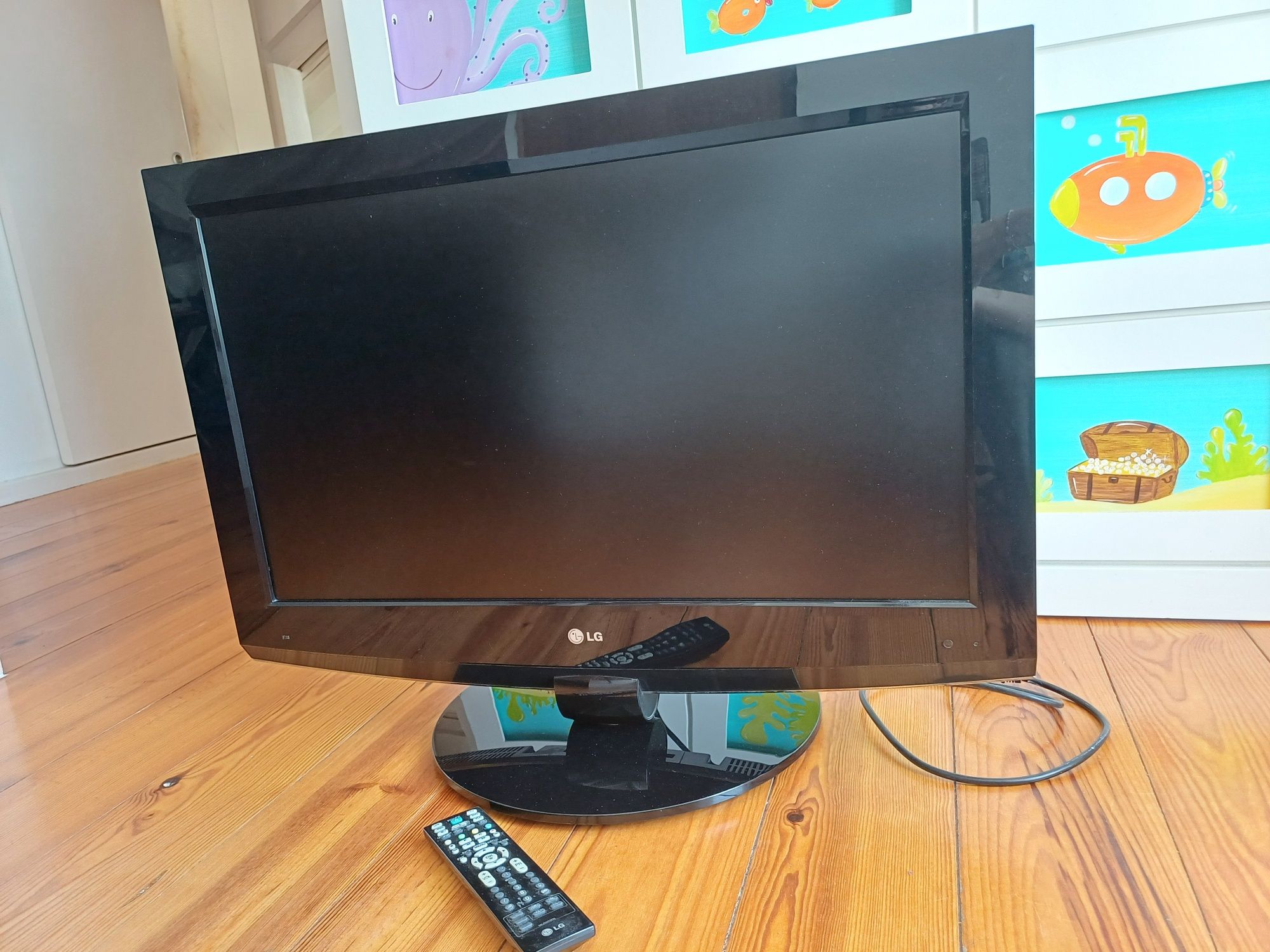 Televisão LG 32 polegadas a funcionar