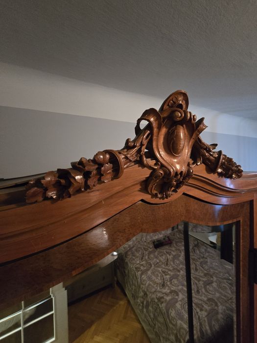 Szafa antyk, zdobiona