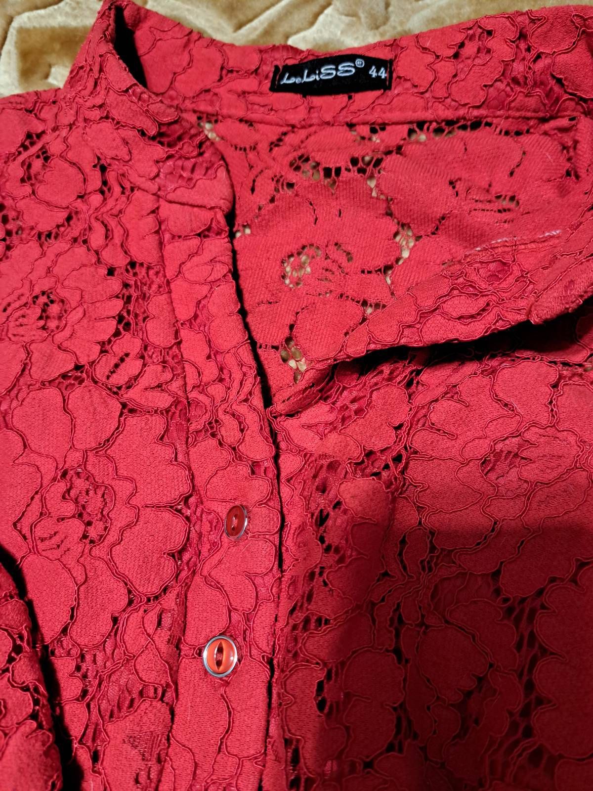 Червона мереживна  сукня