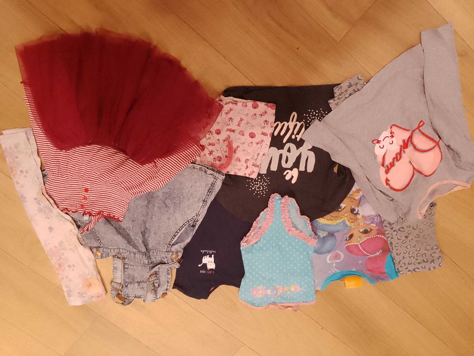 Paka dla dziewczynki 11 sztuk sukienka ,spódniczka t-shirty 104