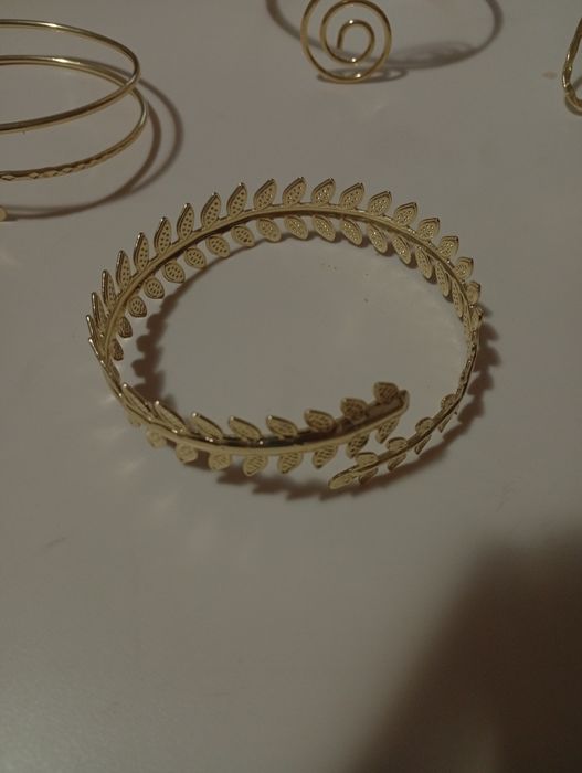 4 pulseiras ajustáveis douradas de Bijuteria