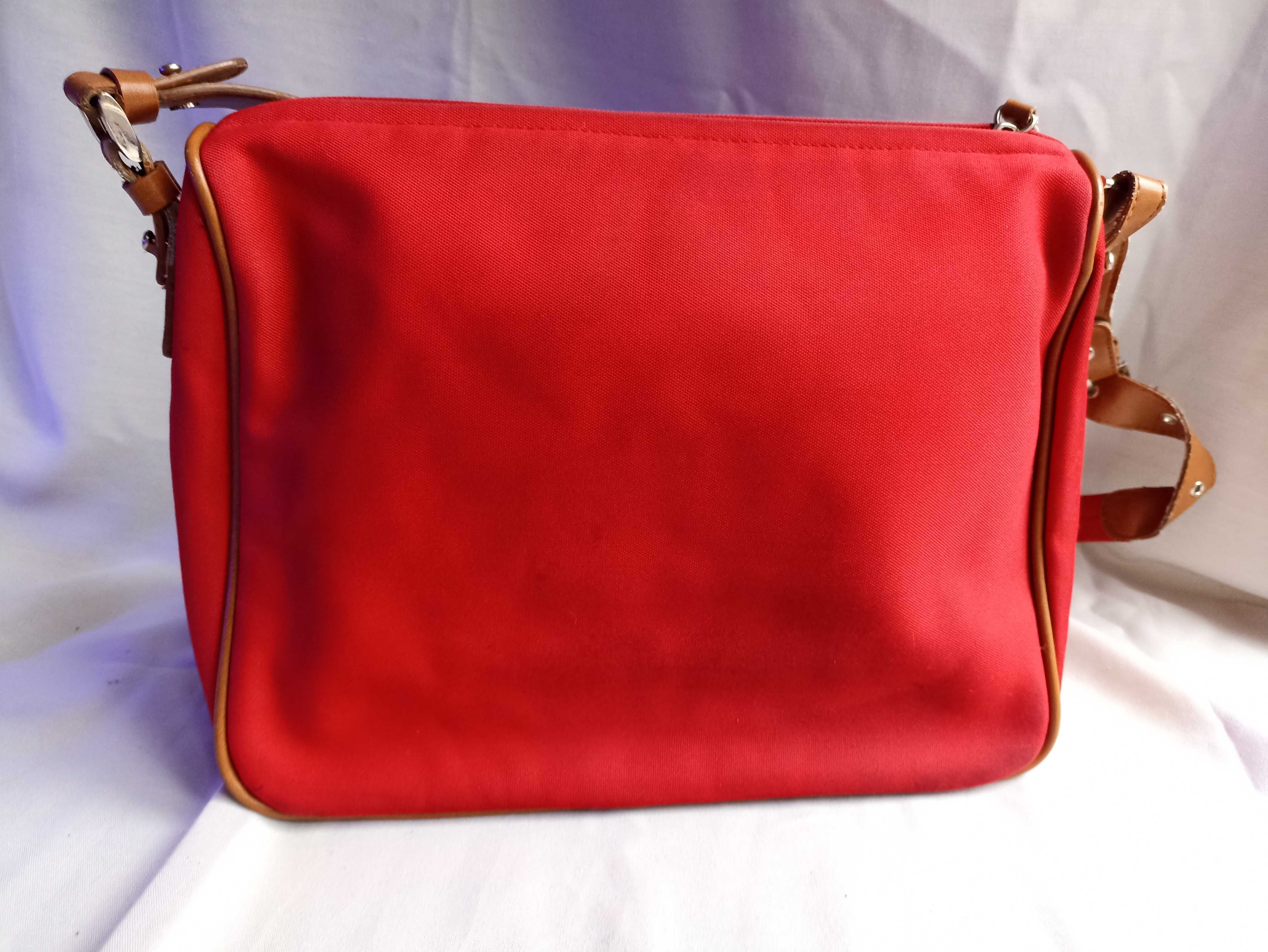 Czerwona torebka z brązowymi wstawkami bardzo pojemna materiałowa