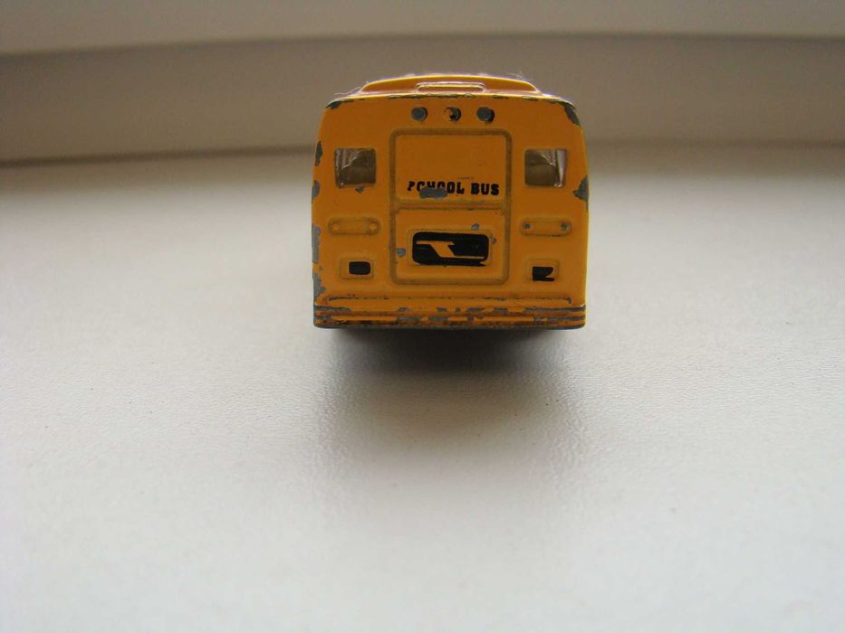 Модель машинки Автобус SCHOOL BUS.