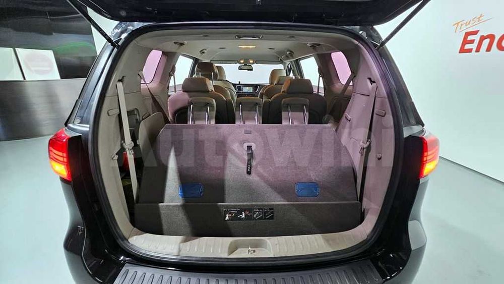 2018 Kia Carnival 9-seater Luxury