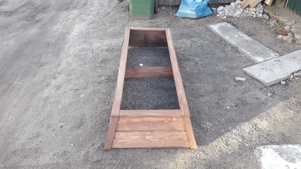 Nagrobek drewniany tymczadowy obudowa grobu na cmentarz