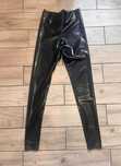 822/ Legginsy lateks CHLOROWANY spodnie XS czarne paski stopy stirrups
