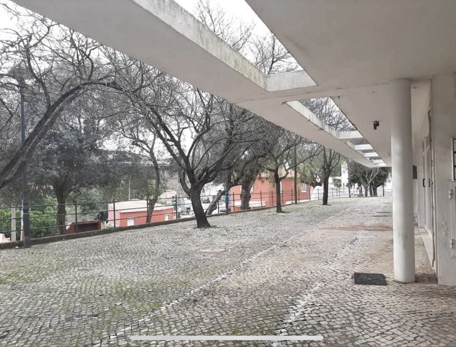 Atelier Escritório, com WC e copa.