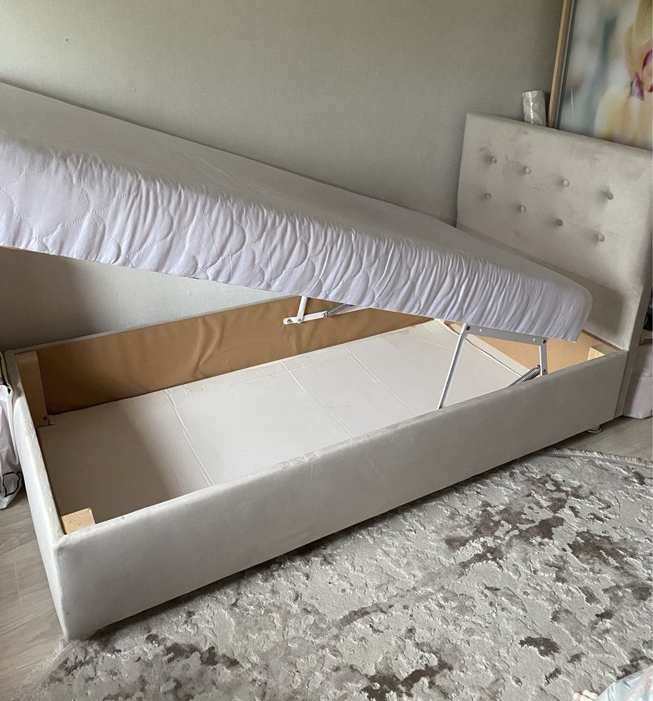 Кровать с подьемным мезанизмом ліжко