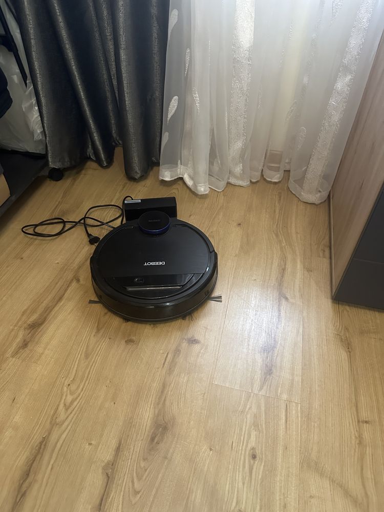 Продам робот пилосос Ecovacs Deebot ozmo 930