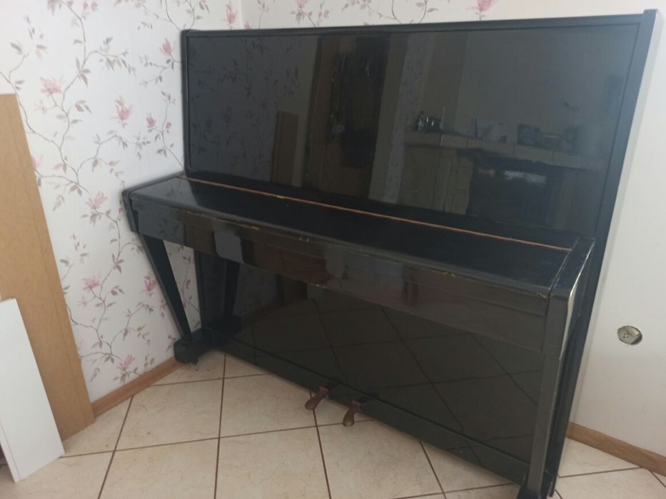 Pianino Belarus czarne
