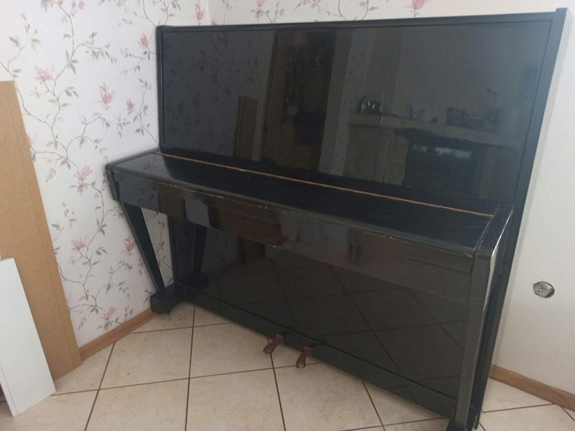 Pianino Belarus czarne