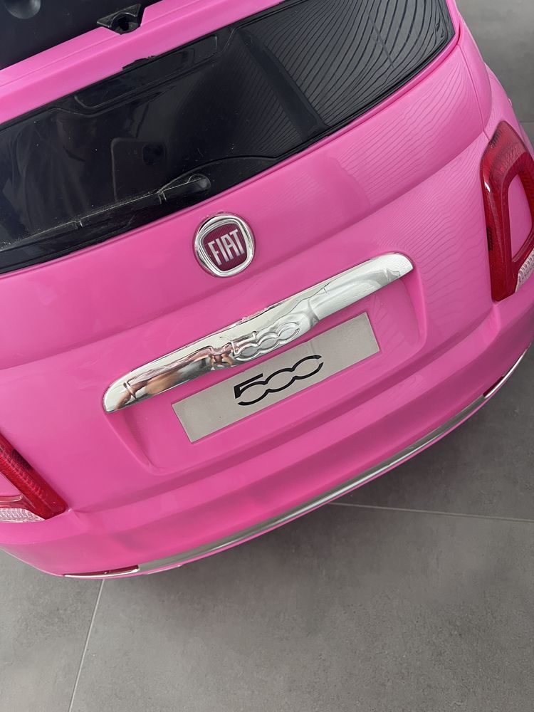 Samochod elektryczny dla dzieci rozowy fiat 500