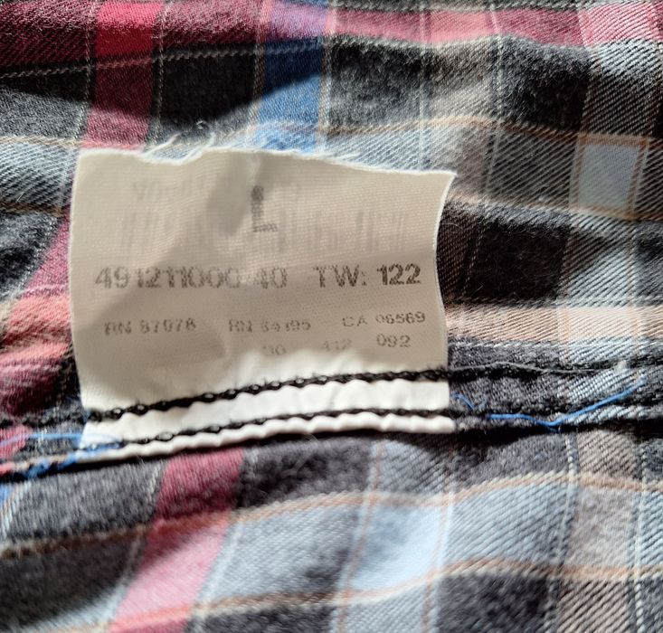 Koszula w kolorową kratę.