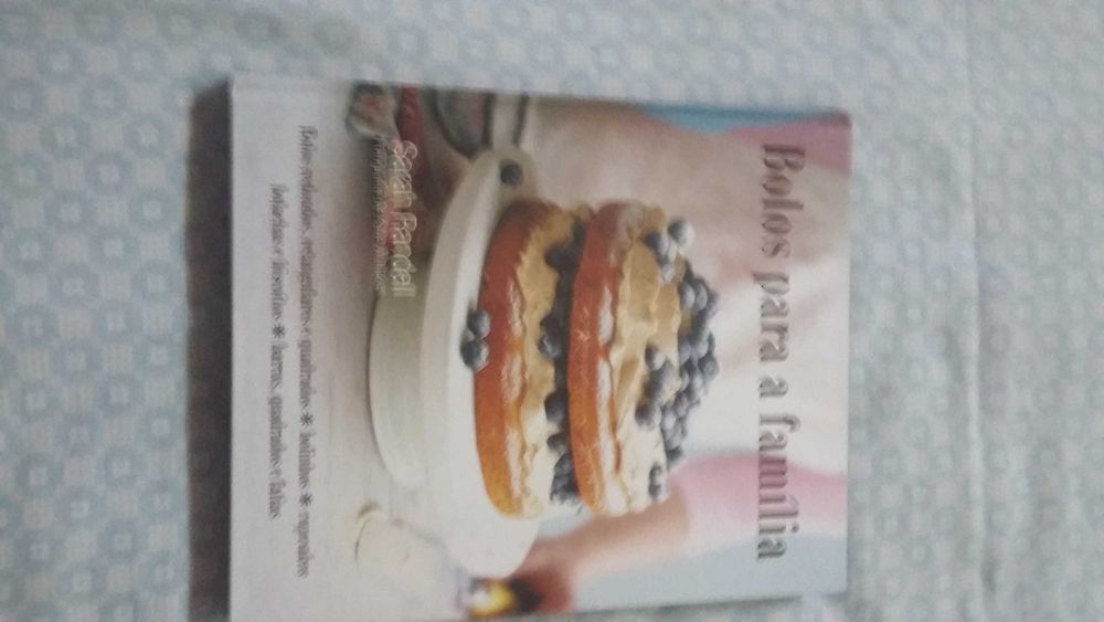 Vendo livros de receitas de sobremesas de chas e de bolos e doces