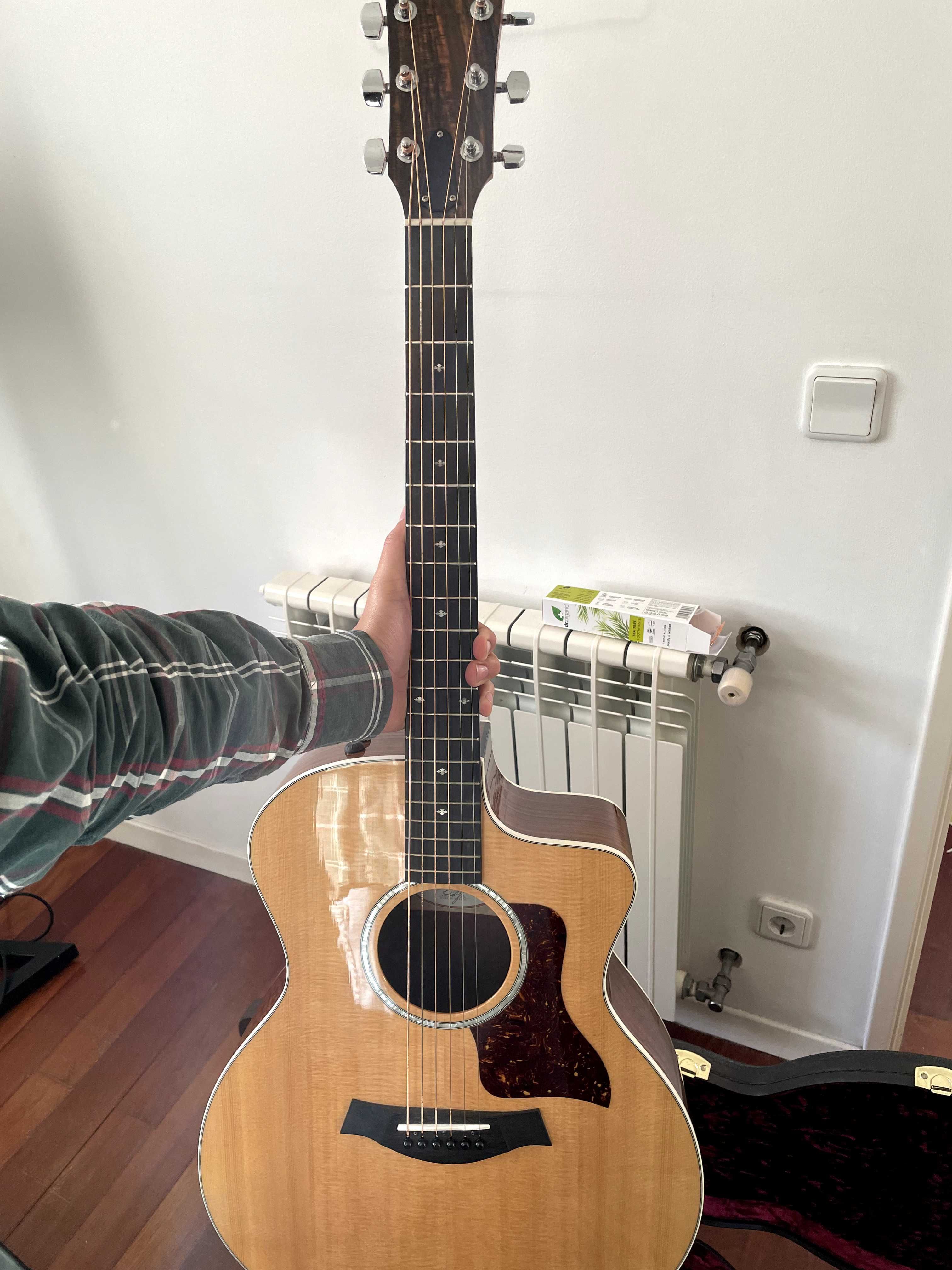 Taylor 214ce-CF DLX Natural