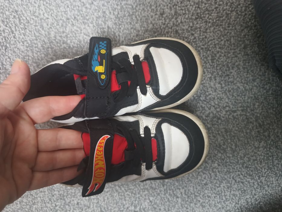 Zestaw bucików dla chłopca