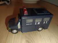 Samochód van oddziału SWAT Transformers robot