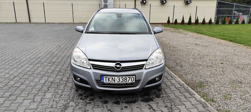 Opel Astra H kombi 1.6 benzyna 2009r + dodatkowe koła