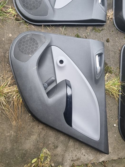 Na sprzedaż komplet foteli i boczków opel corsa e półskóry