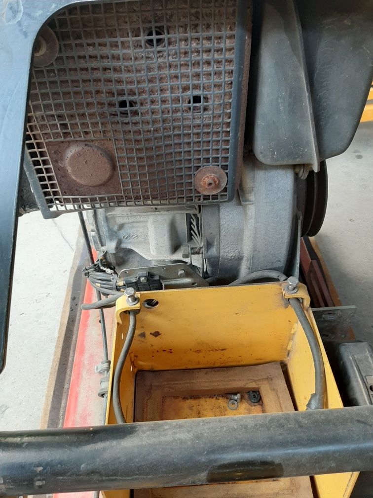 Zagęszczarka LG500 Dynapac Atlas Copco uszkodzony silnik na części