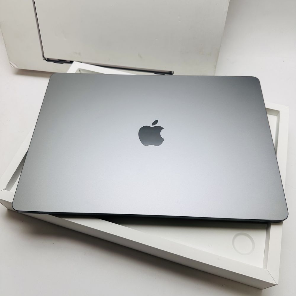 Як новий! MacBook Air 15" 2024 M3 Space Gray 24GB 512GB SSD