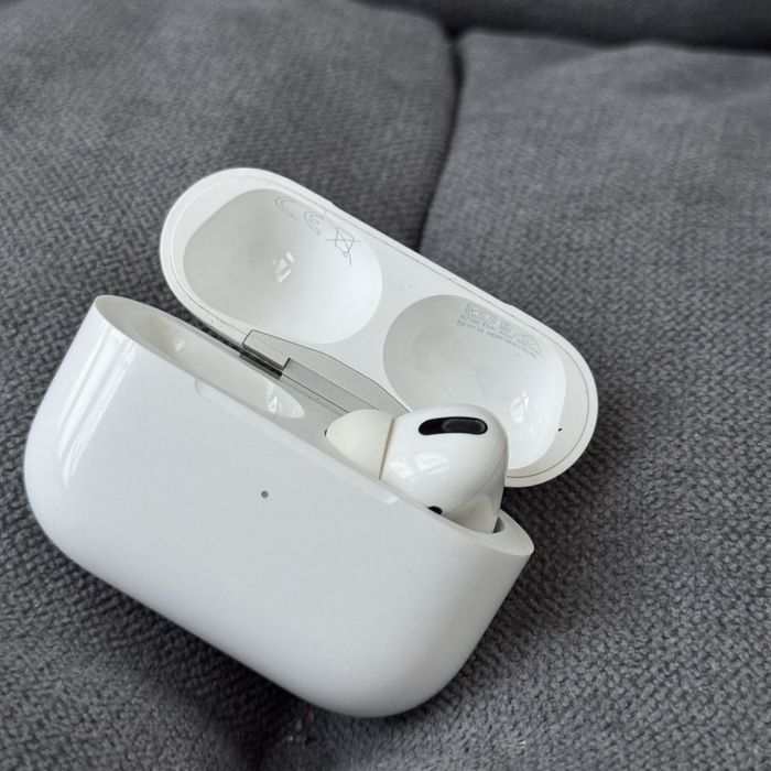 Apple Airpods Pro (кейс, 1 наушник)