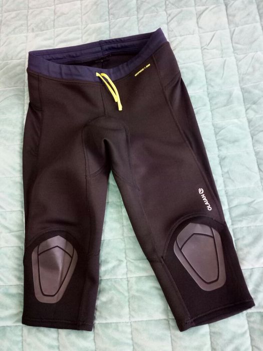 Calções e colete para surf idade 8-9 anos .